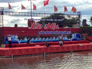 Lễ hội bơi, đua thuyền truyền thống trên sông Kiến Giang huyện Lệ Thủy năm 2016 
